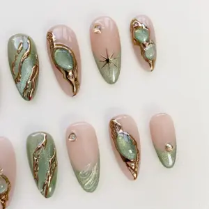Aura Green Cat Eye Press On Nails 3D Gold Chrome Star Fake Nails 1