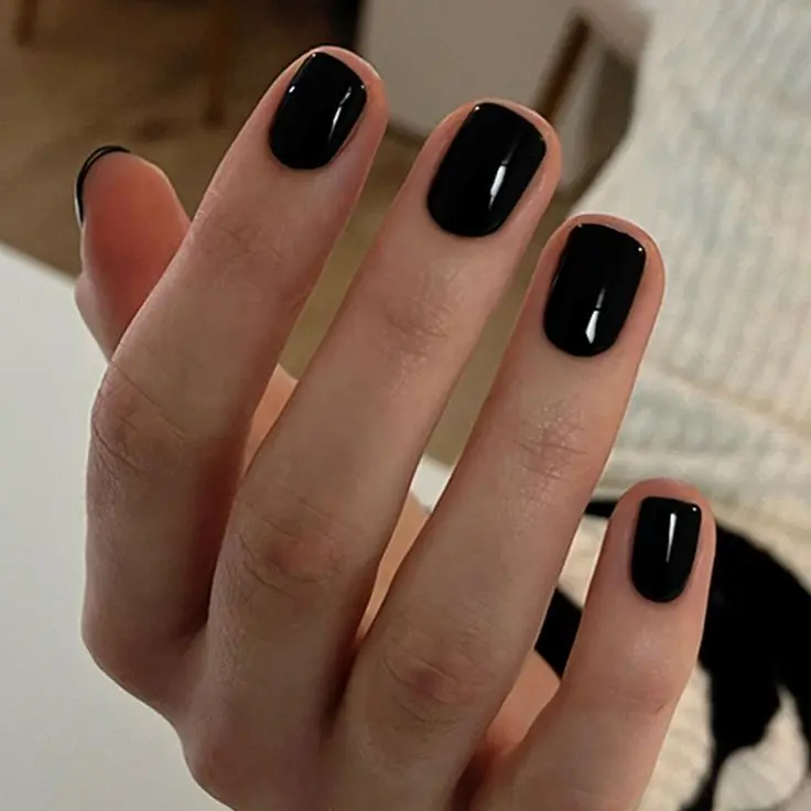 Short Black Press-On Nails